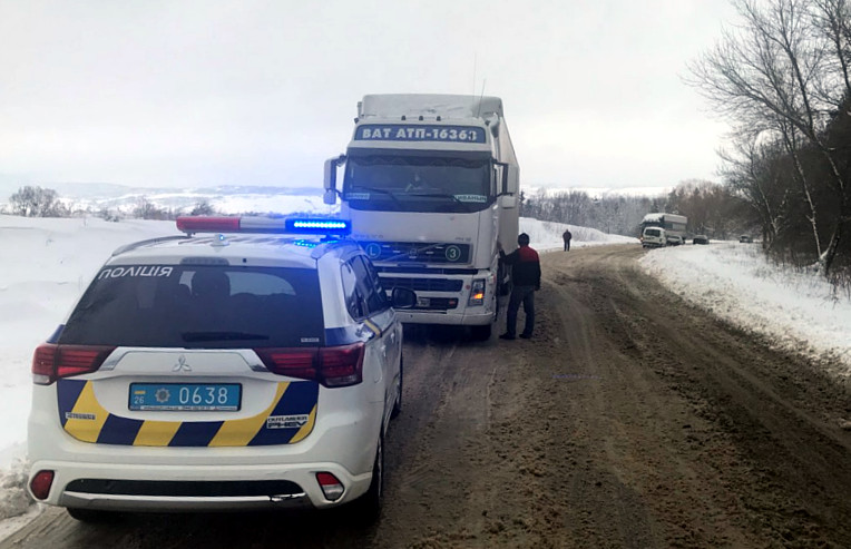 ДТП на Буковині: не розминулися ГАЗель і Ford (ФОТО)